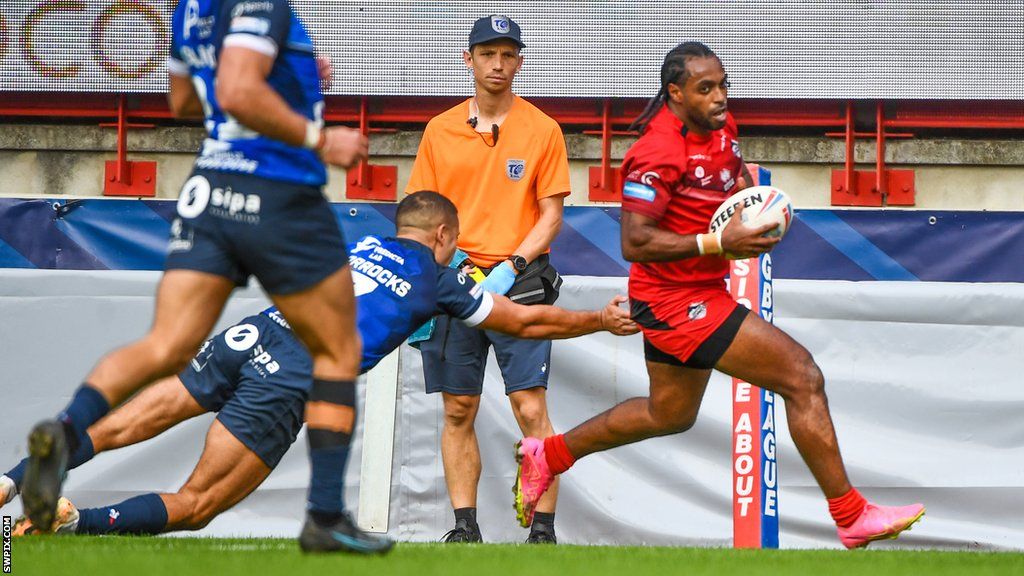 Iliess Macani scores a try for London Broncos against Toulouse Olympique