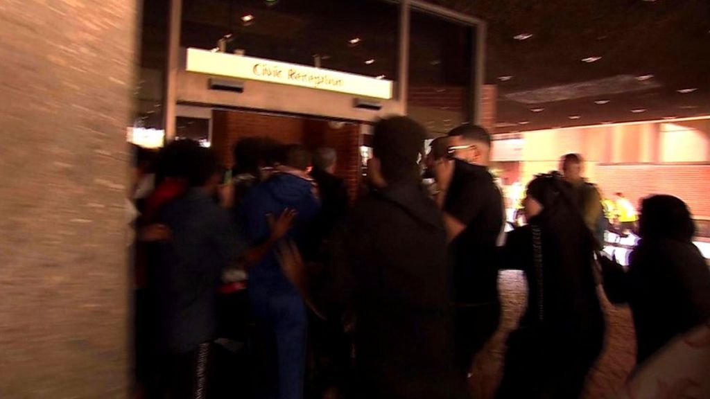 London fire: Protesters storm Kensington town hall