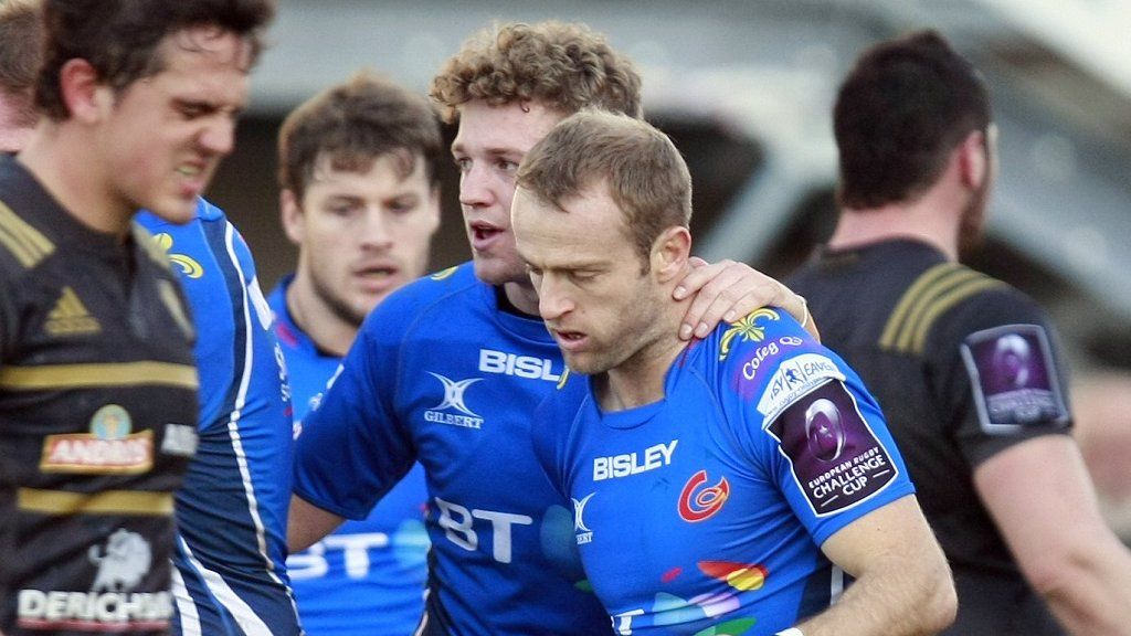 Sarel Pretorius is congratulated by Angus O'Brien after scoring for Newport Gwent Dragons in Brive