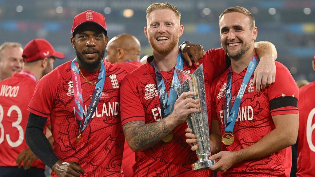 Ben Stokes celebrating with the T20 World Cup alongside Chris Jordan and Liam Livingstone