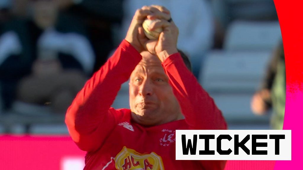 Van der Merwe takes 'sensational' caught & bowled