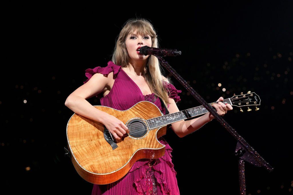 Taylor Swift launches Eras tour with threehour, 44song set BBC News