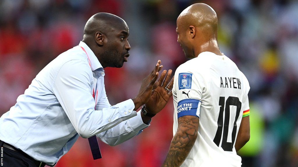 Otto Addo passes on instructions to Andre Ayew