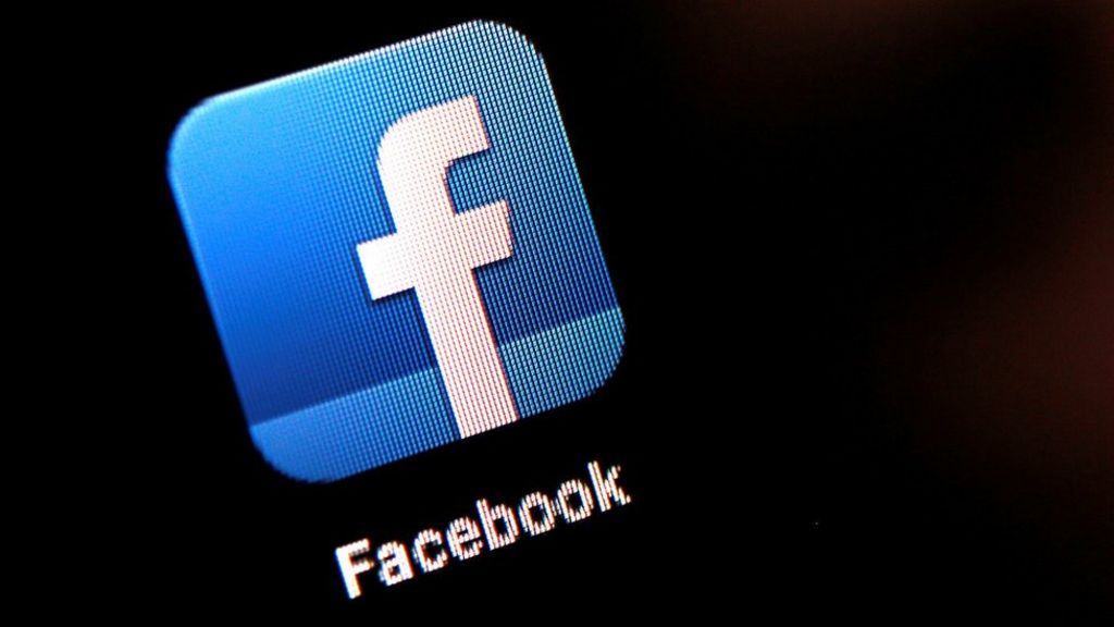Facebook hires 3,000 to review content