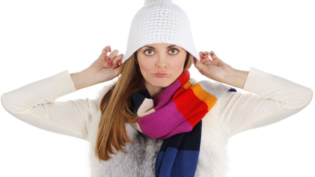 What’s the best way to wear a scarf? - BBC News