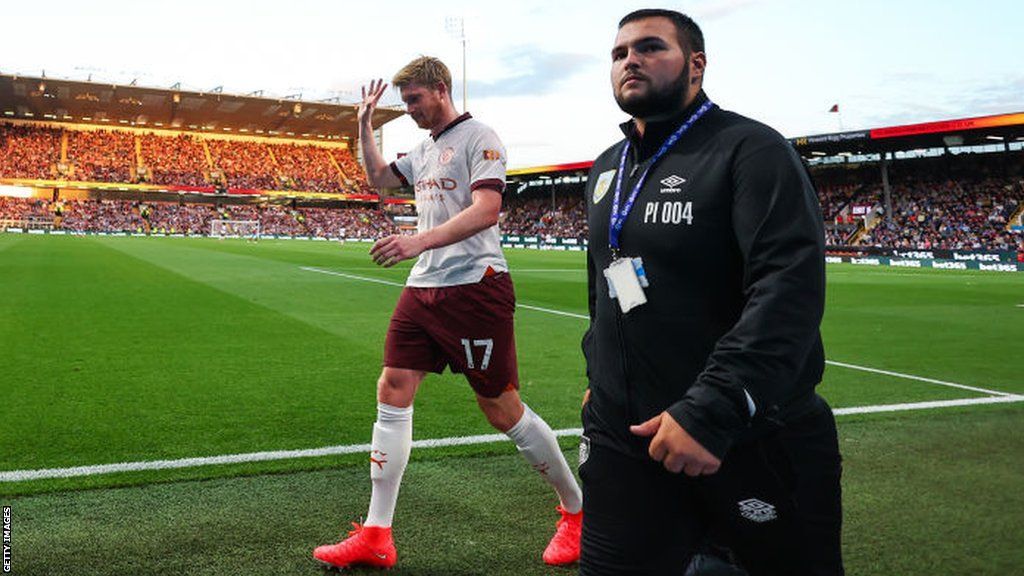 Kevin de Bruyne walks off injured while playing for Manchester City against Burnley