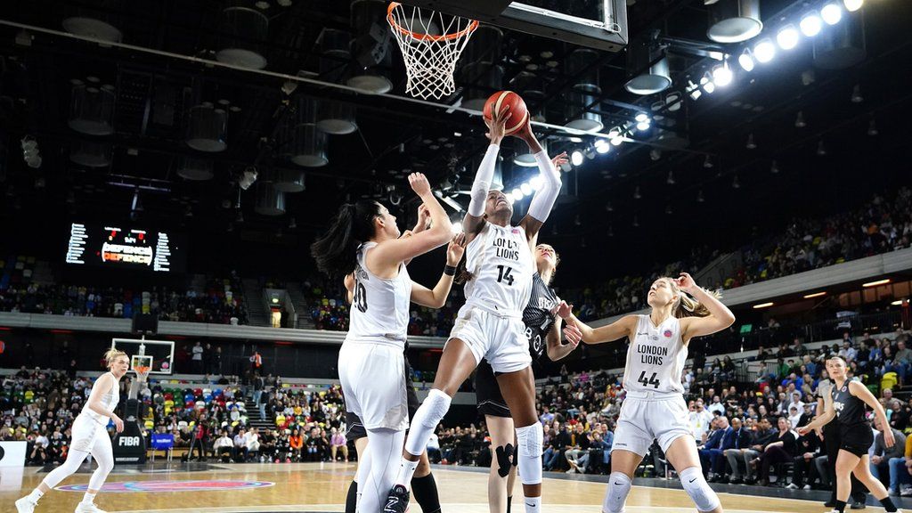 Temi Fagbenle shoots for London Lions