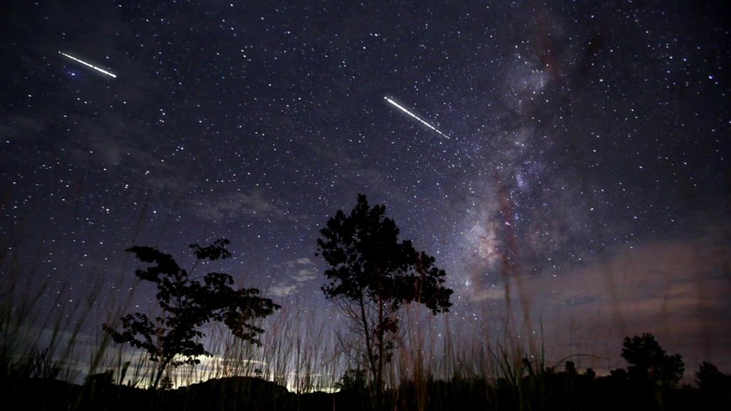 Astronomer Nick Lister gives us some top meteor facts - BBC Newsround