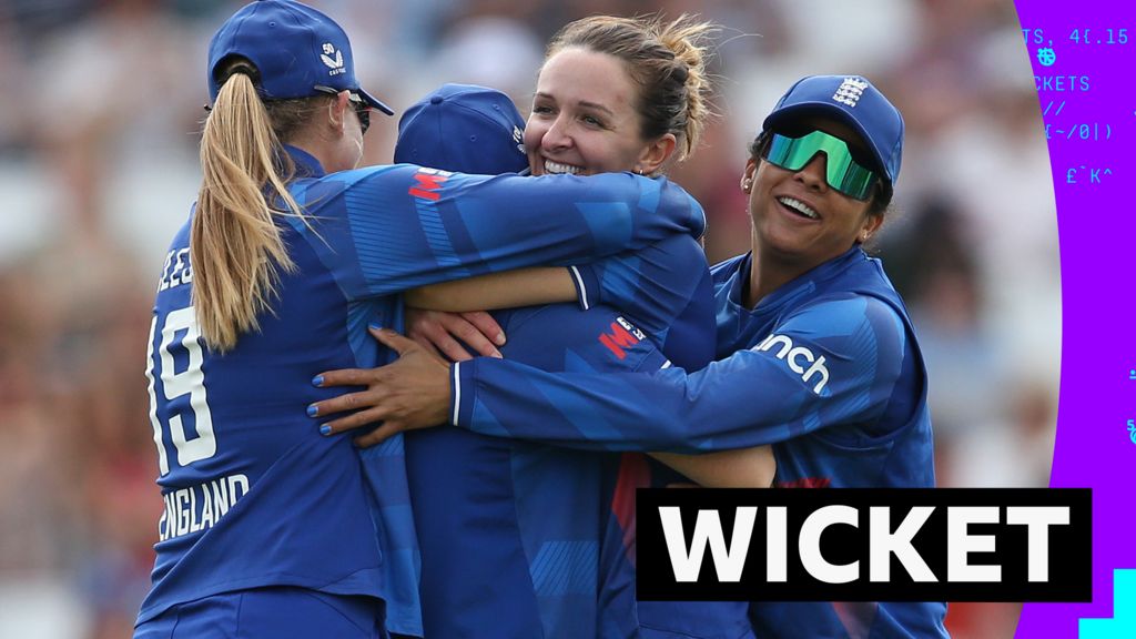 Women's Ashes 2023: Kate Cross dismisses Alyssa Healy as England take two wickets in four balls