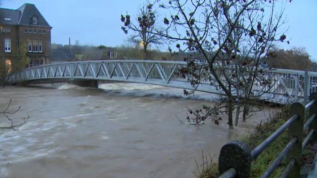 Hawick flood work 'must start immediately' - BBC News