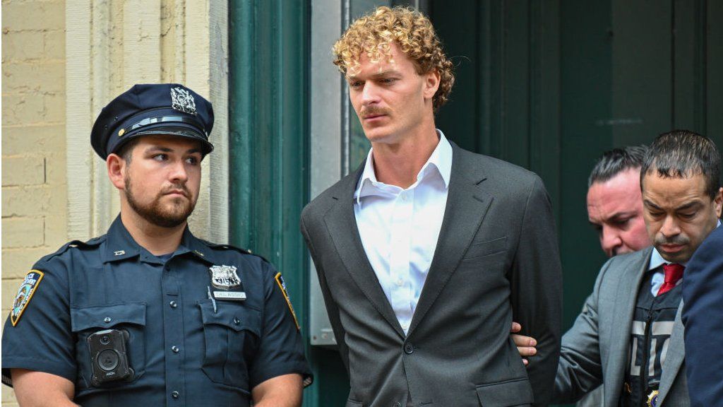 Daniel Penny pleads not guilty in NY subway chokehold death of Jordan ...