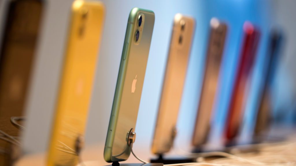 A row of iPhone11 models on stands are arrayed in a neat line in this image