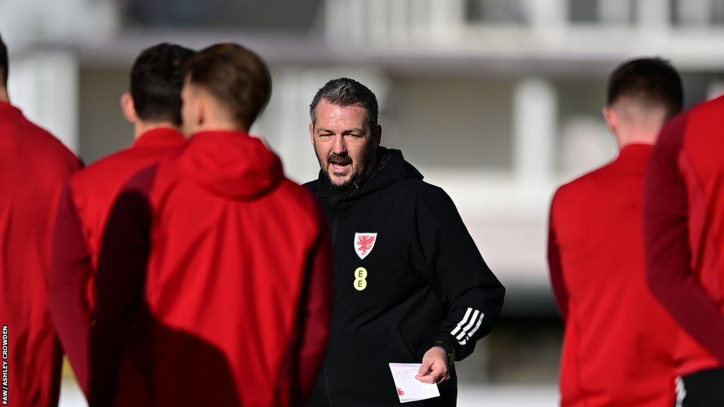 Wales Under-21s manager Matty Jones oversees training m