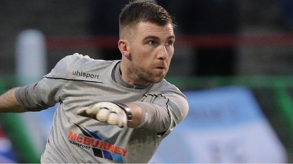 Midfielder holds out for 86 minutes in goal before conceding - BBC Sport