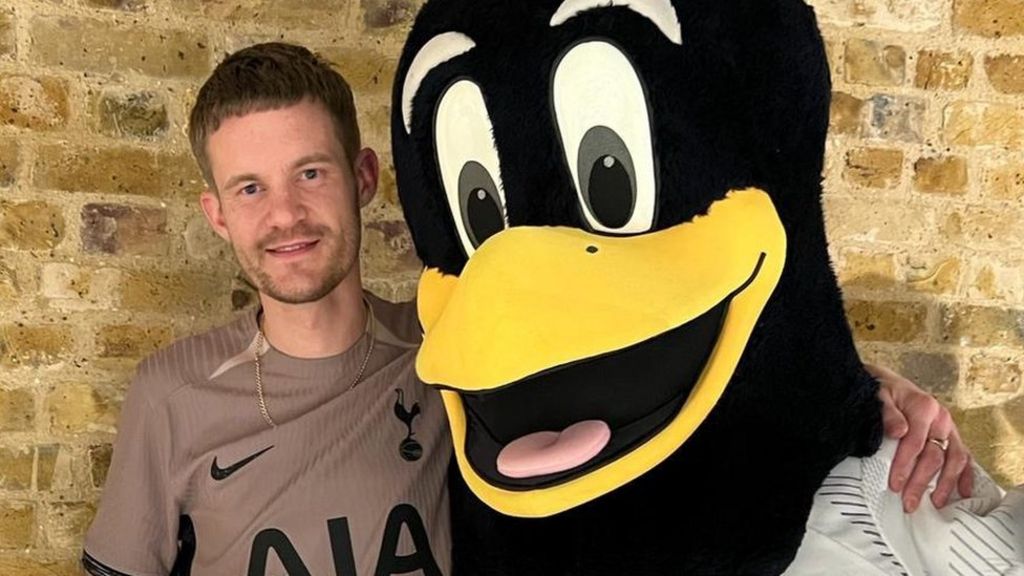 Jack Hirons with Tottenham Hotspur mascot Chirpy