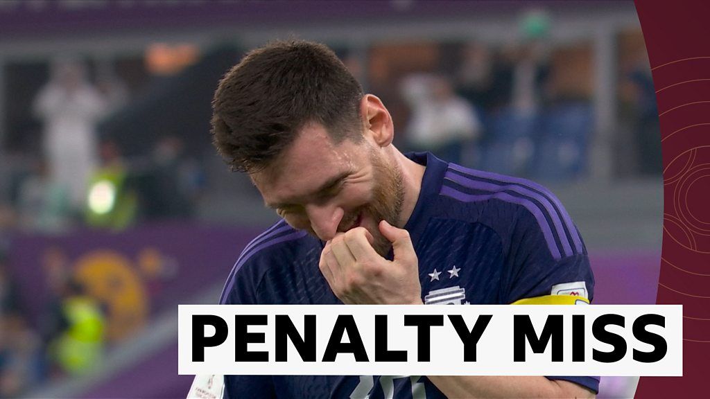 Szczesny makes brilliant save to stop Messi penalty
