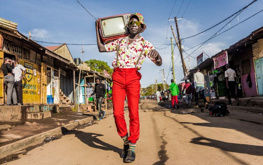 Kenyan fashionista dares to stand out in Kibera slum