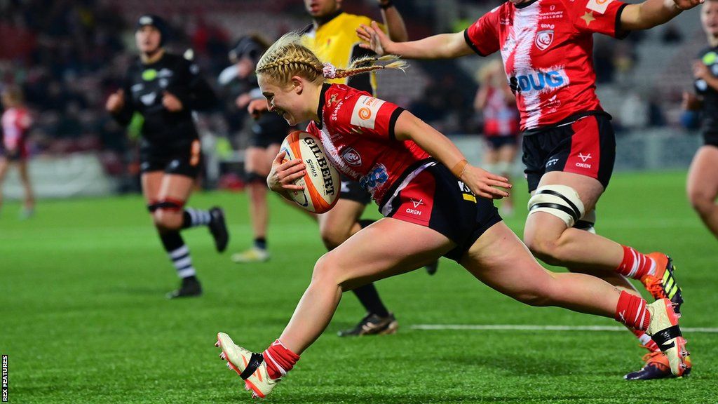 Neve Jones scores a try for Gloucester-Hartpury