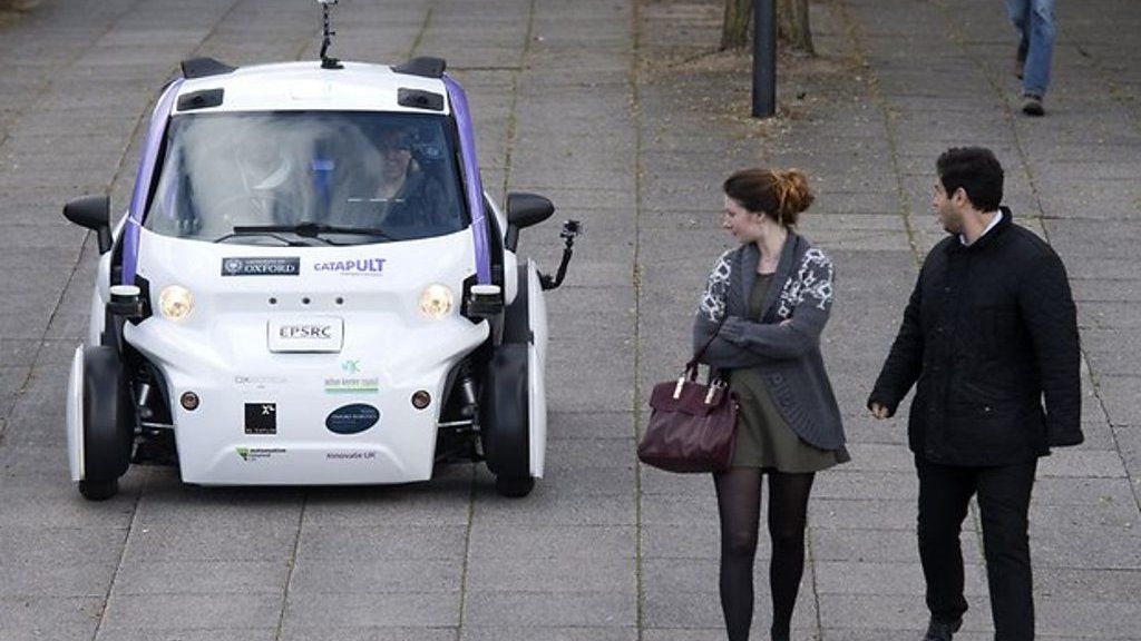 Tomorrow's cities: What it feels like to fly a jetpack - BBC News