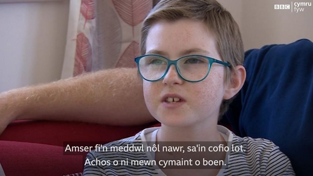Profiad Mia Lloyd, 11 oed, o ddioddef o gyflwr sarcoma - BBC Cymru Fyw