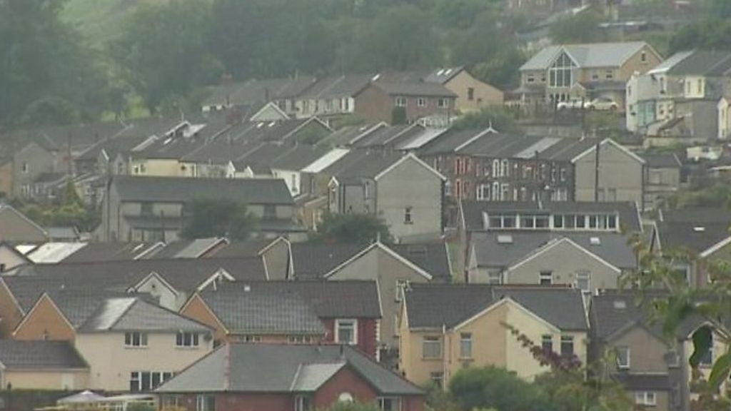 UK financial issues 'resonant' in Wales, economist says - BBC News - BBC News