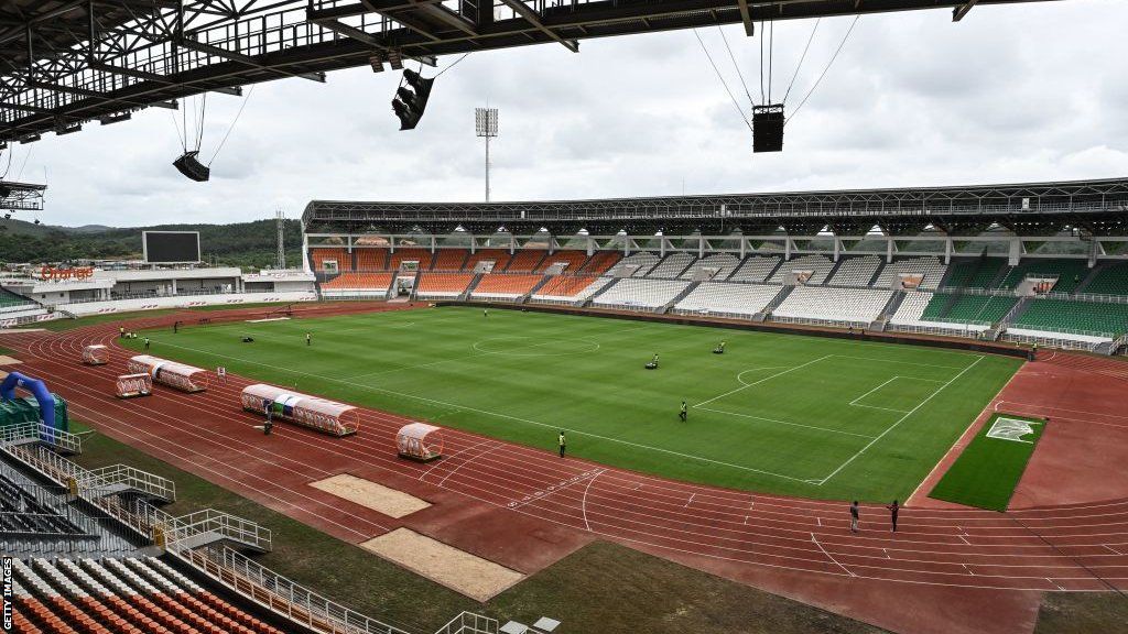 Uma visão geral do Estádio Laurent Pokou em San Pedro, Costa do Marfim