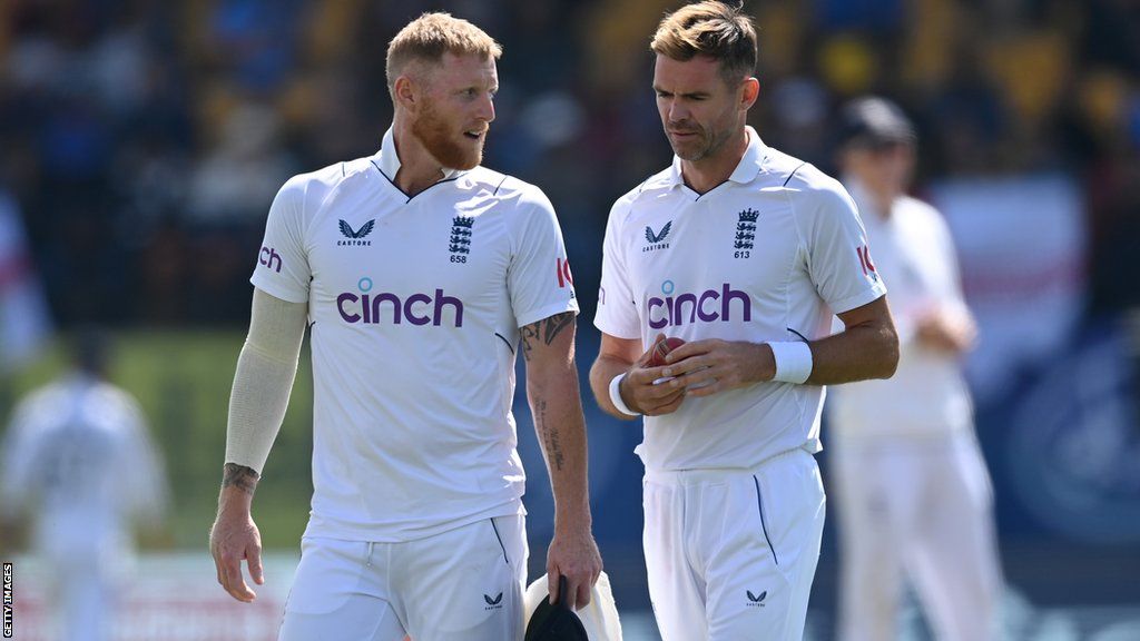 Ben Stokes (left) talking to James Anderson
