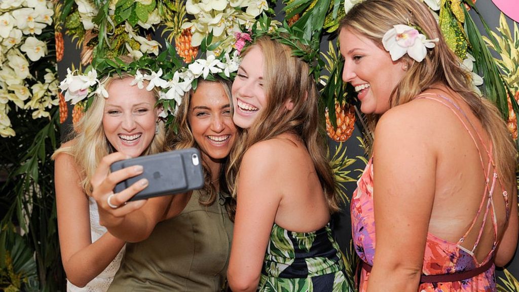 Selfies fuel boom in make-up sales