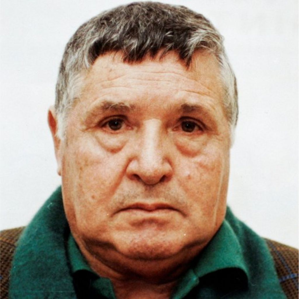 Notorious Mafia Boss Salvatore Toto Riina Dies Aged 87 Bbc News 