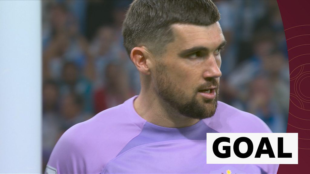 Ryan blunder gifts goal to Alvarez