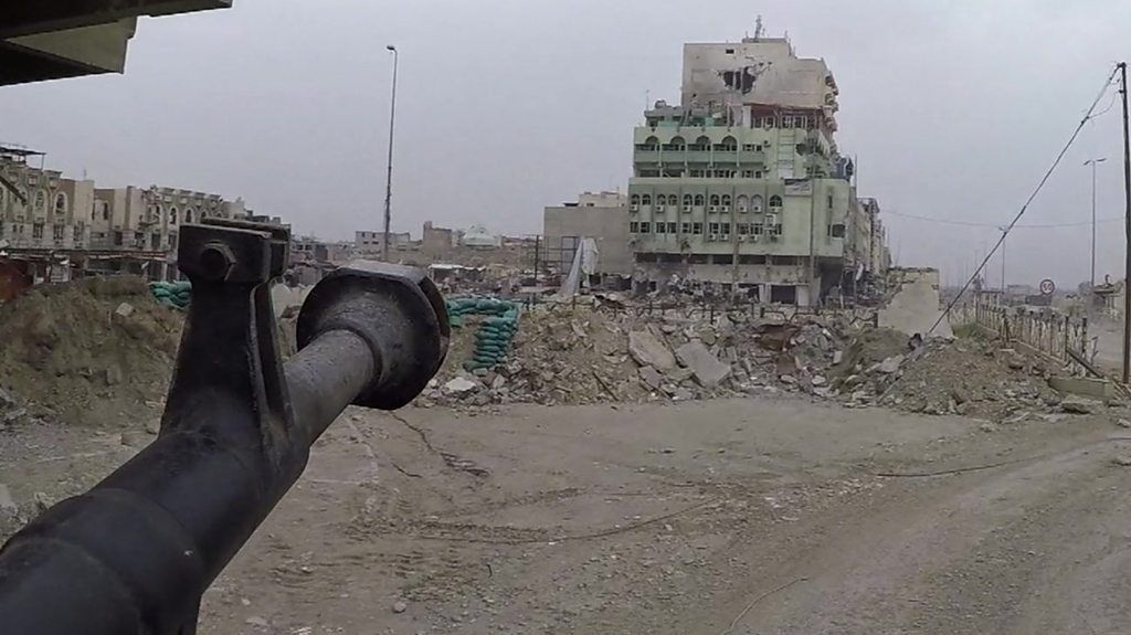 Tank enters Mosul