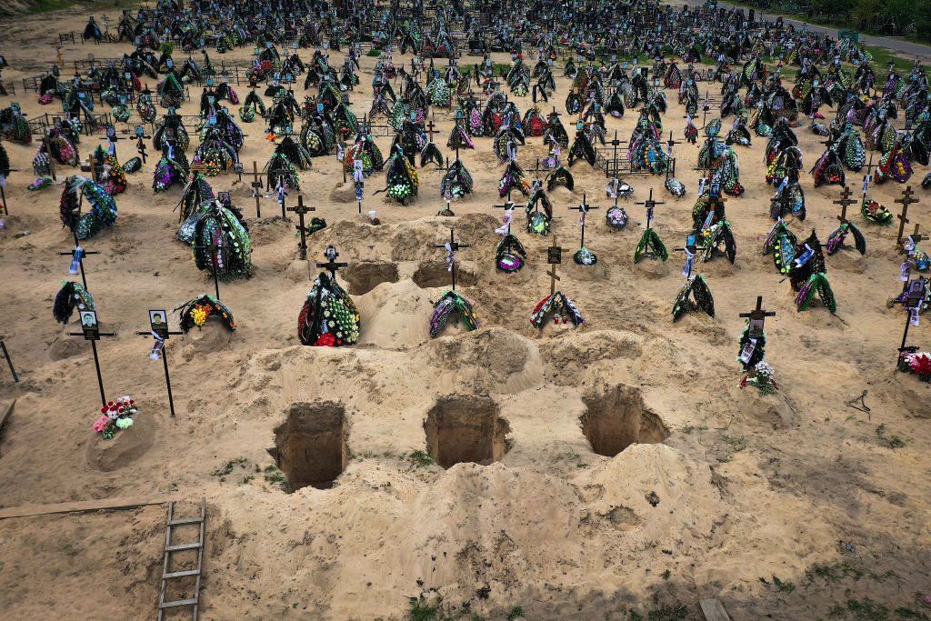 Могилы жертв боевых действий в Ирпене и Буче