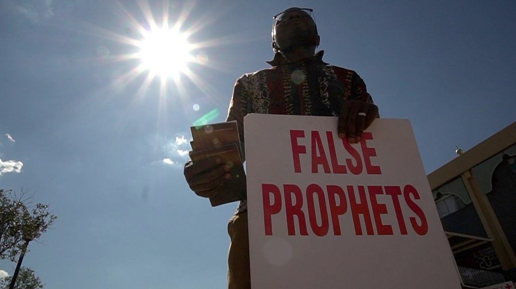 Solomon with false prophets sign