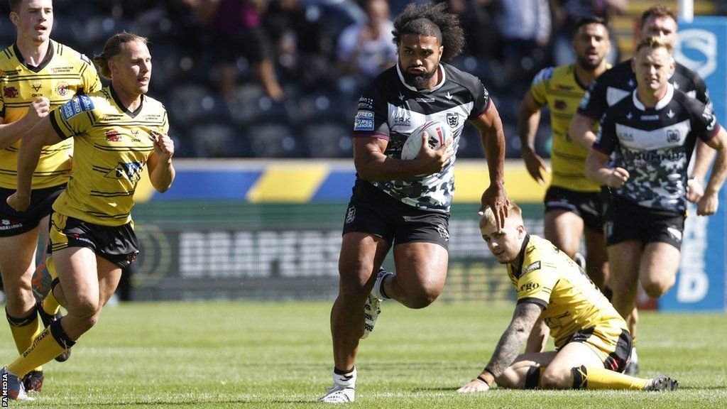 Chris Satae of Hull FC runs at the Castleford Tigers defence