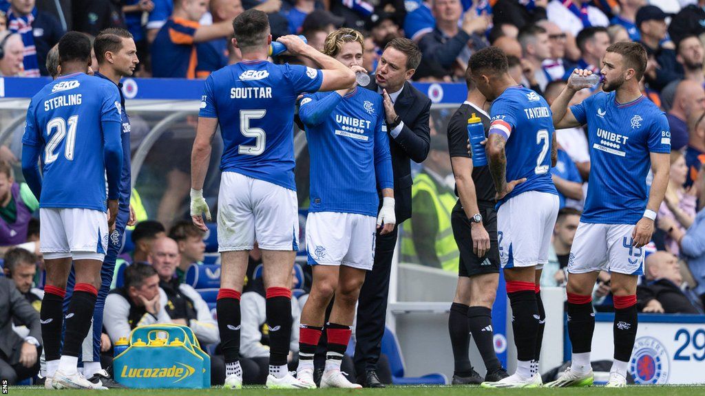 Rangers players with manager Michael Beale