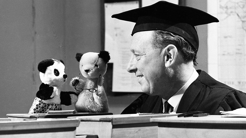 Harry Corbett with Sooty and Soo in 1965