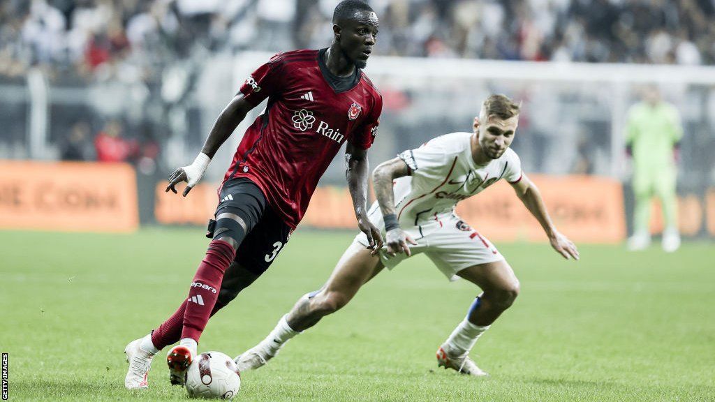Eric Bailly (left) carries the ball away from Denis Mihai Dragus (right) while playing for Besiktas in the Turkish Super Lig