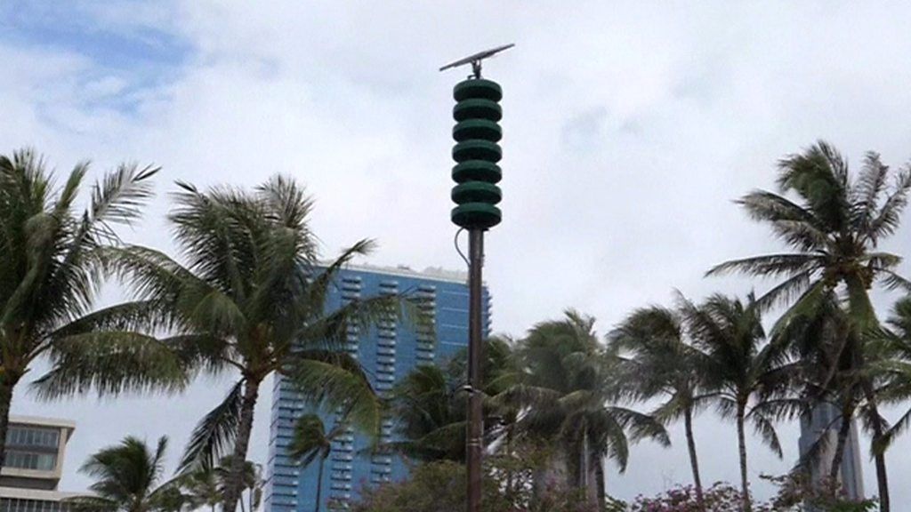 The US state of Hawaii has tested its nuclear warning siren for the first time since the end of the Cold War.