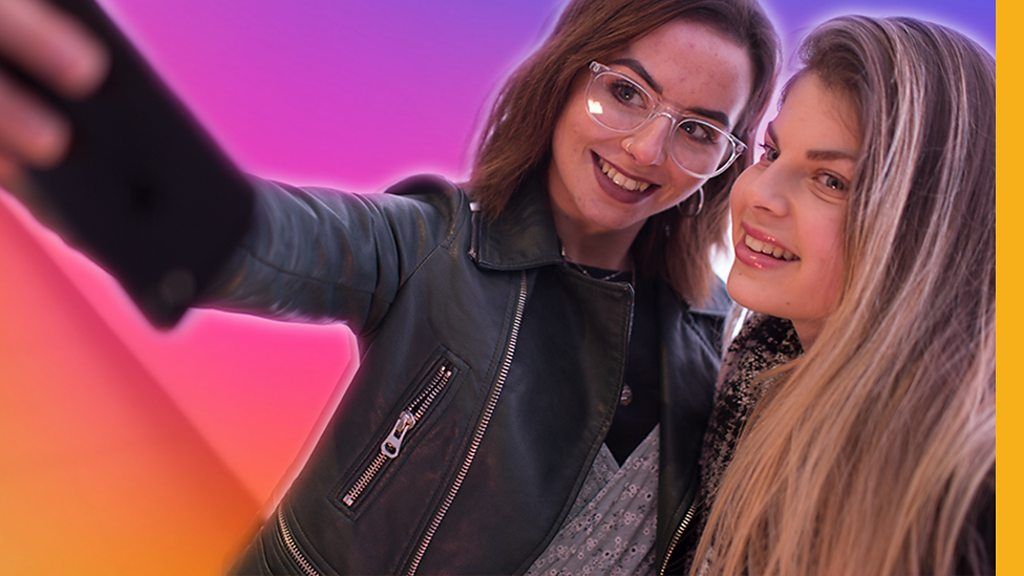 Instagram influencers Nicole and Tali taking a selfie in London