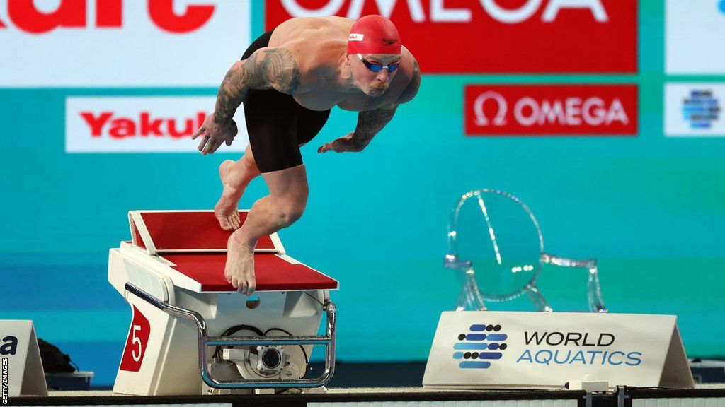 Adam Peaty jumps off podium at World Aquatics Championships in Doha