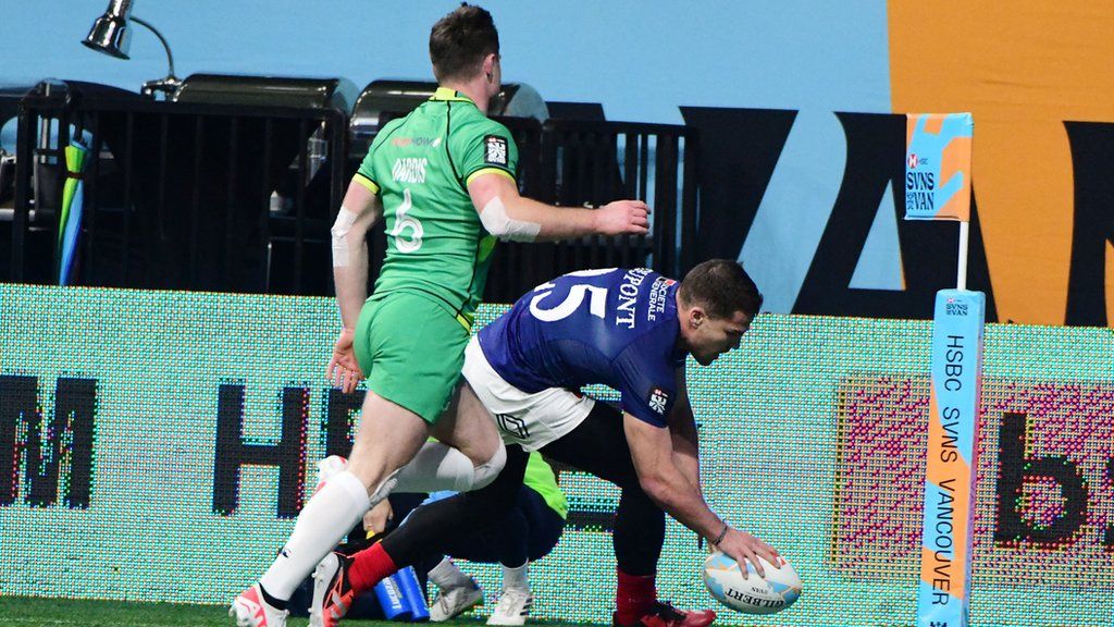 Antoine Dupont scores winning try to send France into sevens semi
