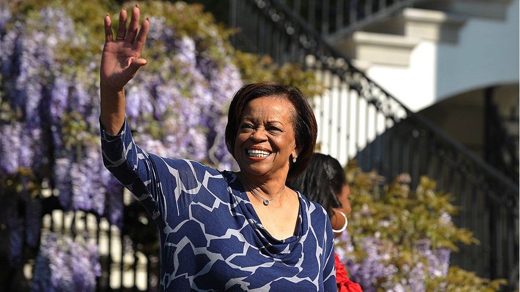 Marian Robinson waving in 2011