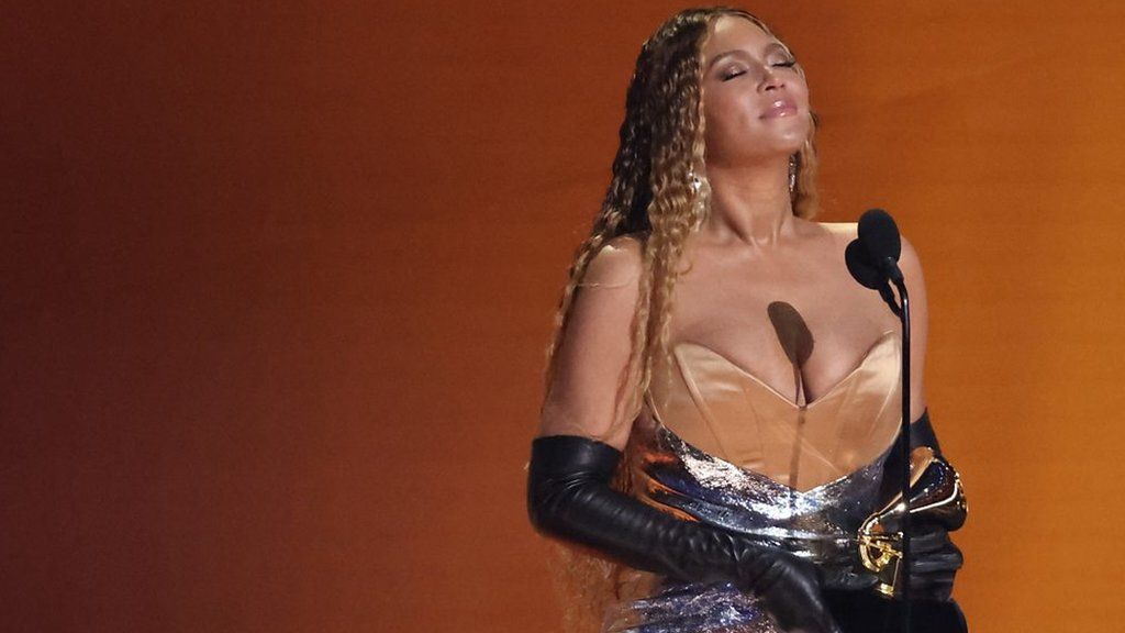 Beyoncé gets emotional on stage