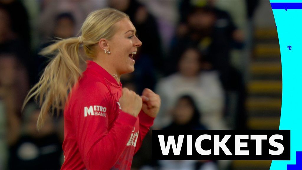 Glenn takes back-to-back wickets of Gardner & Harris