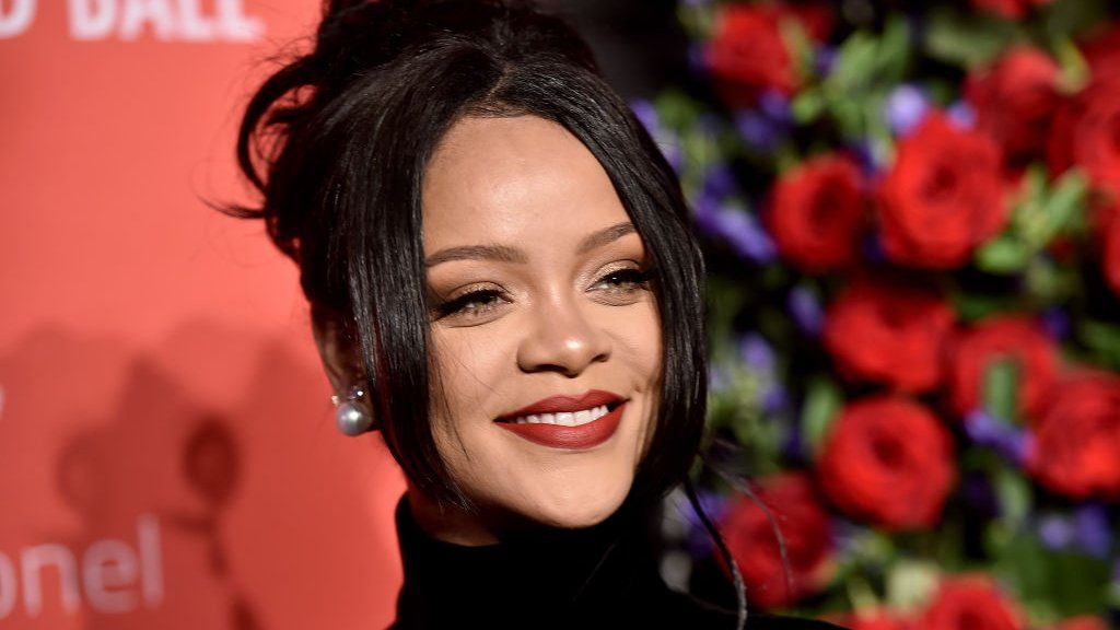 Fenty Beauty: How make-up helped Rihanna become a billionaire - BBC News