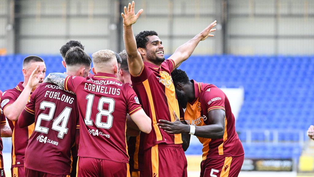 Mikael Mandron celebrates with Motherwell