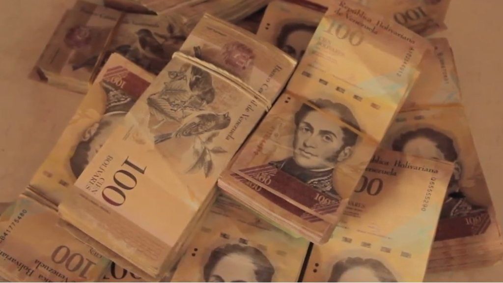 Piles of 100-bolivar banknotes