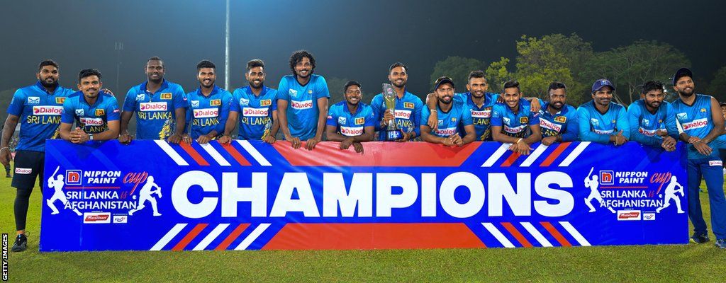 Sri Lanka with the T20 series trophy