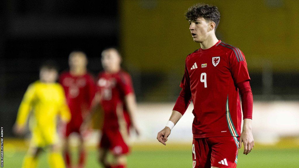 Lewis Koumas in action for Wales Under-21s