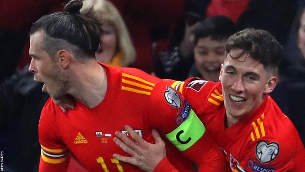 Gareth Bale (L) celebrates with Harry Wilson after scoring Wales' second goal during the World Cup 2022 play-off semi-final qualifier against Austria in March 2022